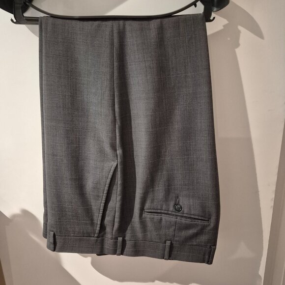 Stafford Men's Stretch Windowpane 2 Piece Classic Fit Wool Suit - Picture 9 of 9